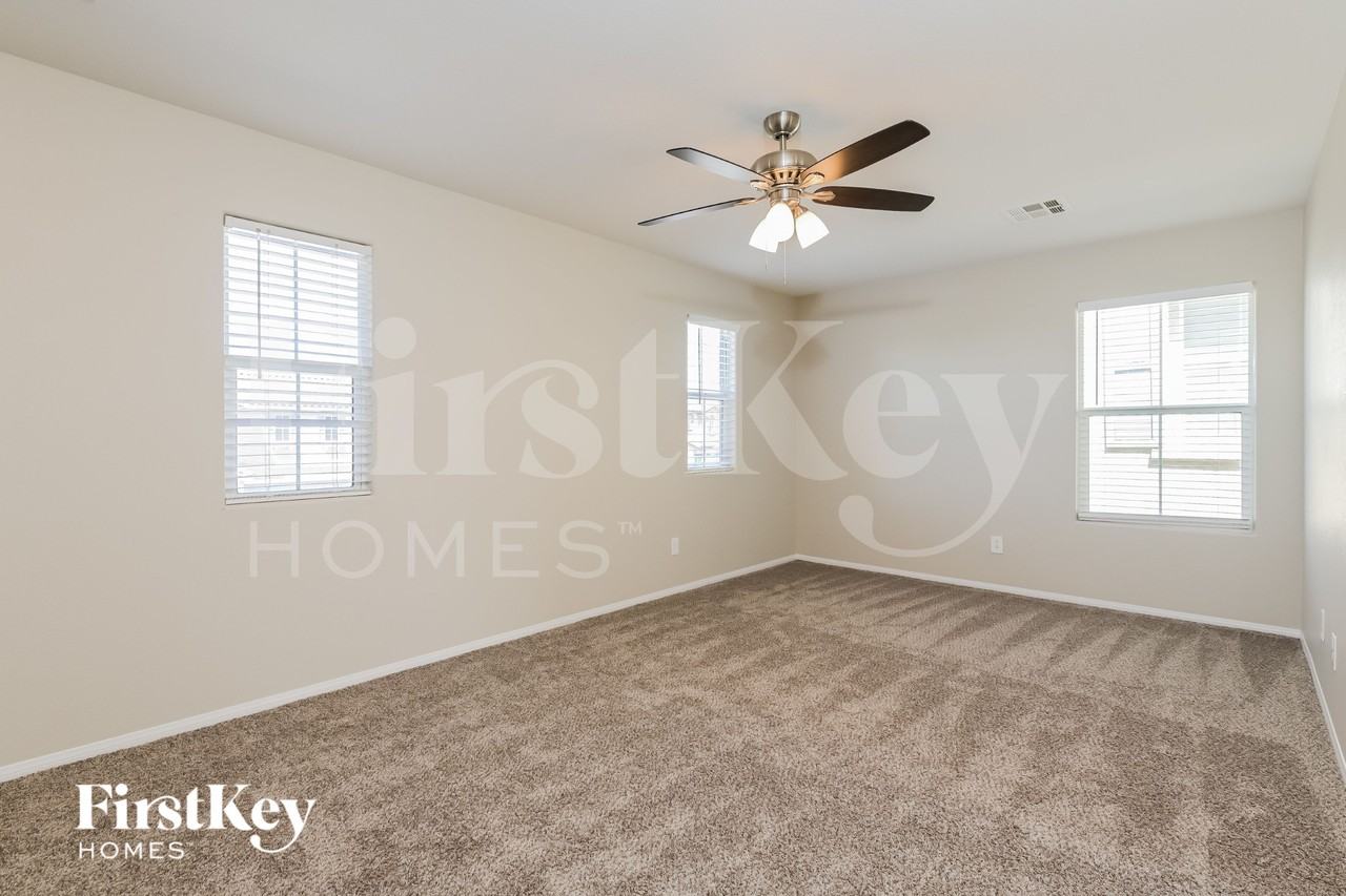 987 Eureka Dunes Ave - Photo 7 of 15