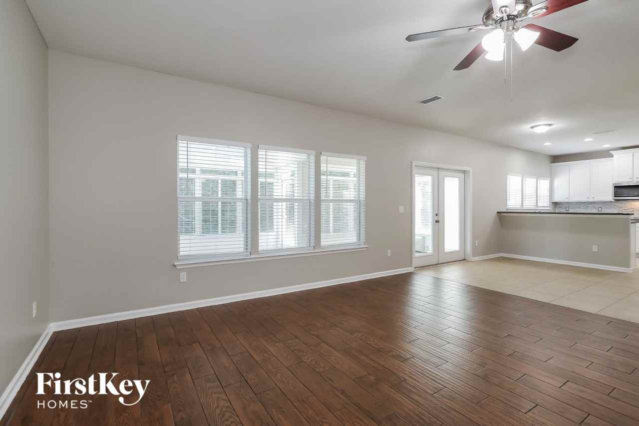 2060 Heritage Oaks Ct - Photo 4 of 15