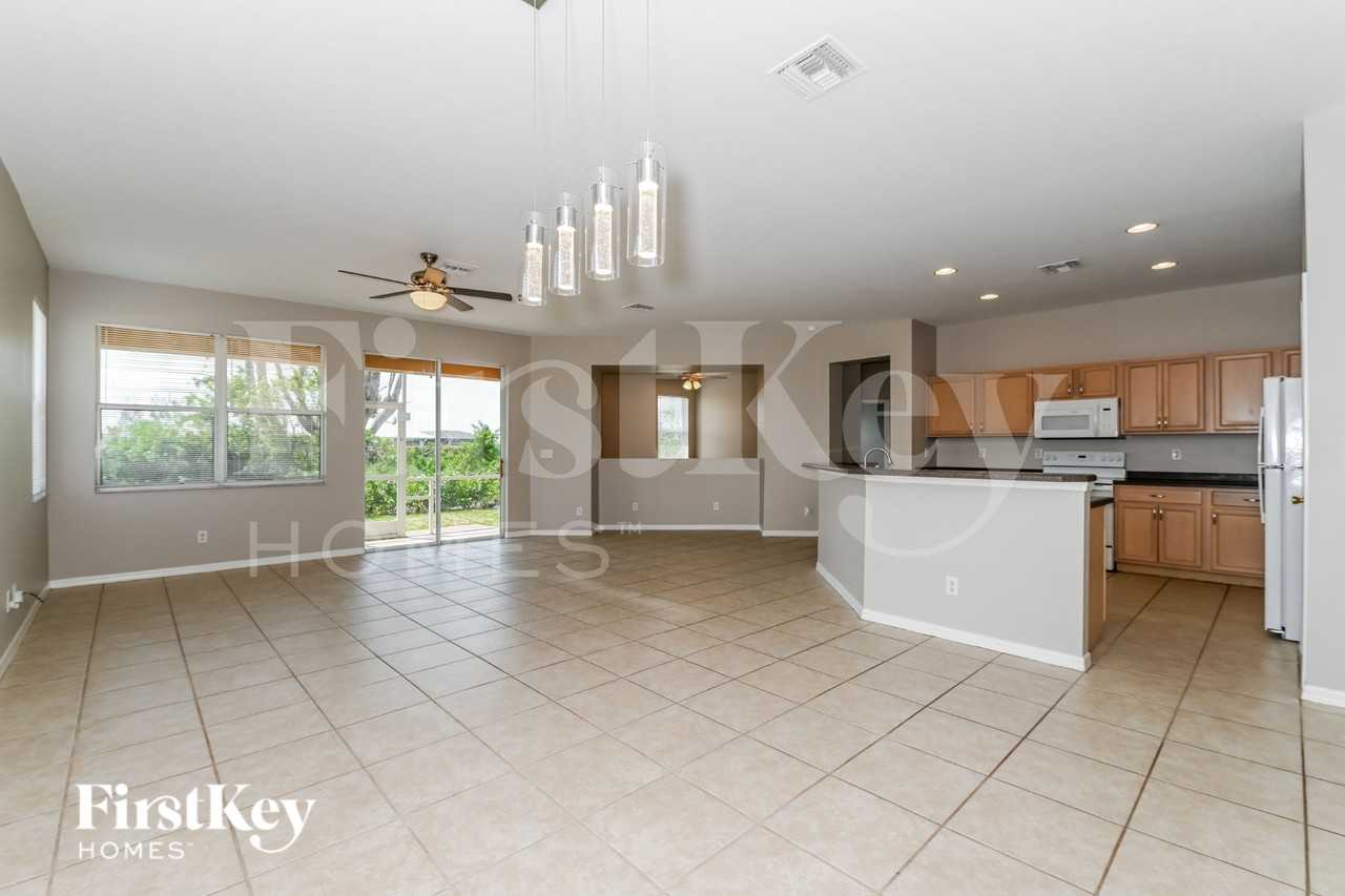 1325 Nw 20th Ct - Photo 6 of 19