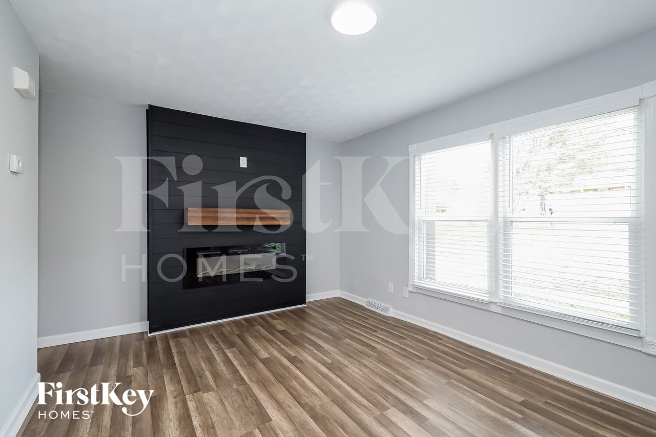 2816 Scarlet Cir - Photo 3 of 15