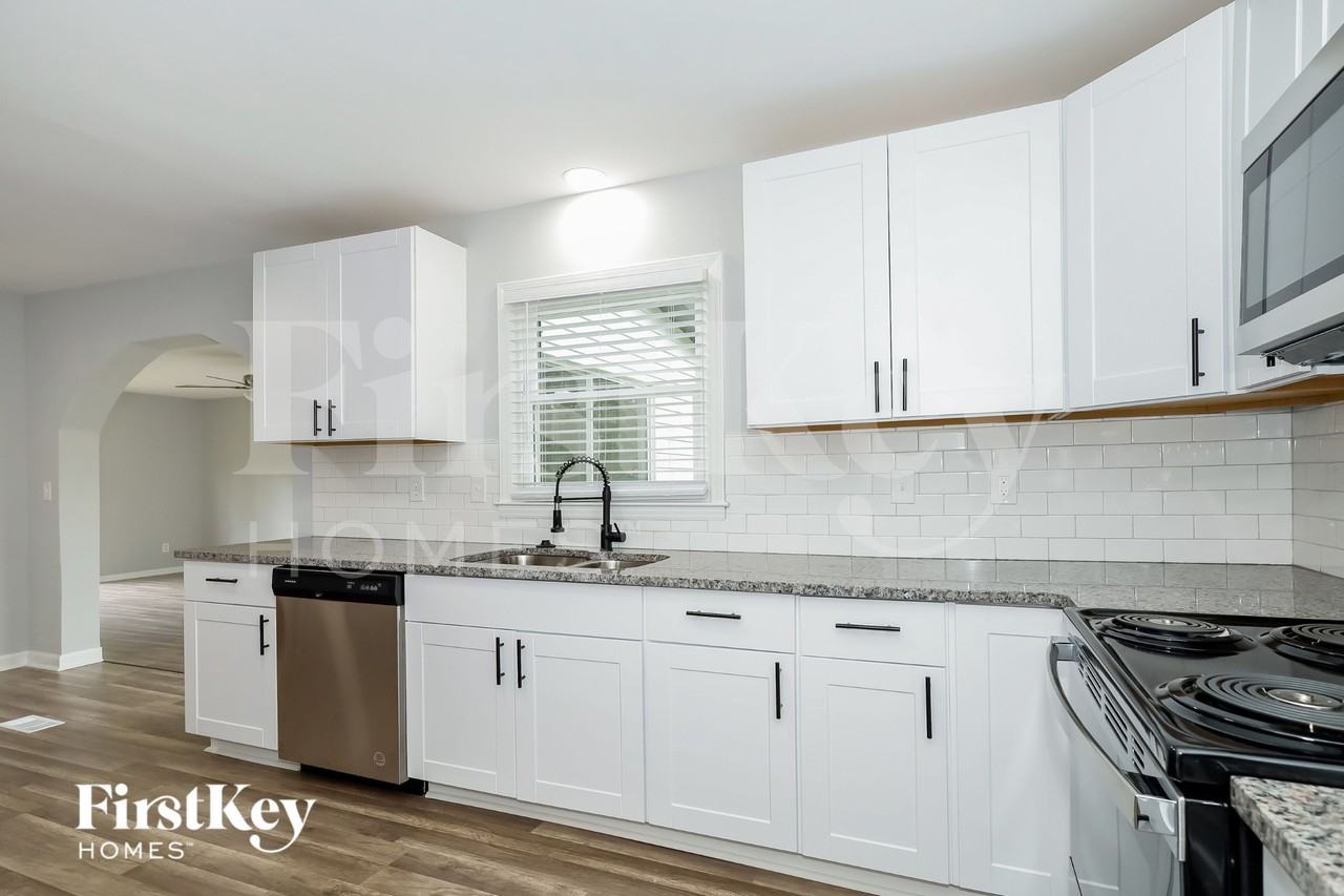 2816 Scarlet Cir - Photo 5 of 15