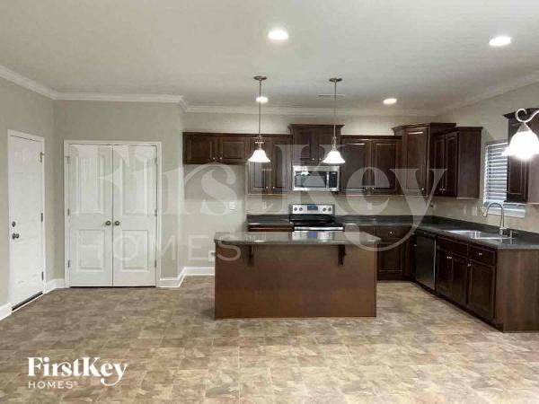 5608 Falkland Dr - Photo 4 of 10