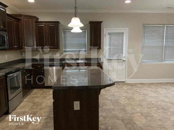 5608 Falkland Dr - Photo 5 of 10