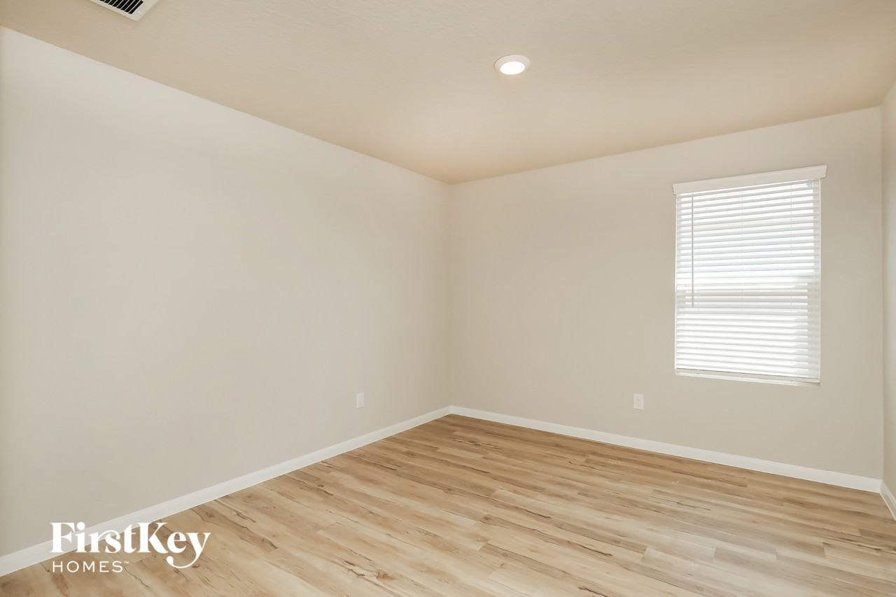 9984 Sarrebourg St - Photo 3 of 14