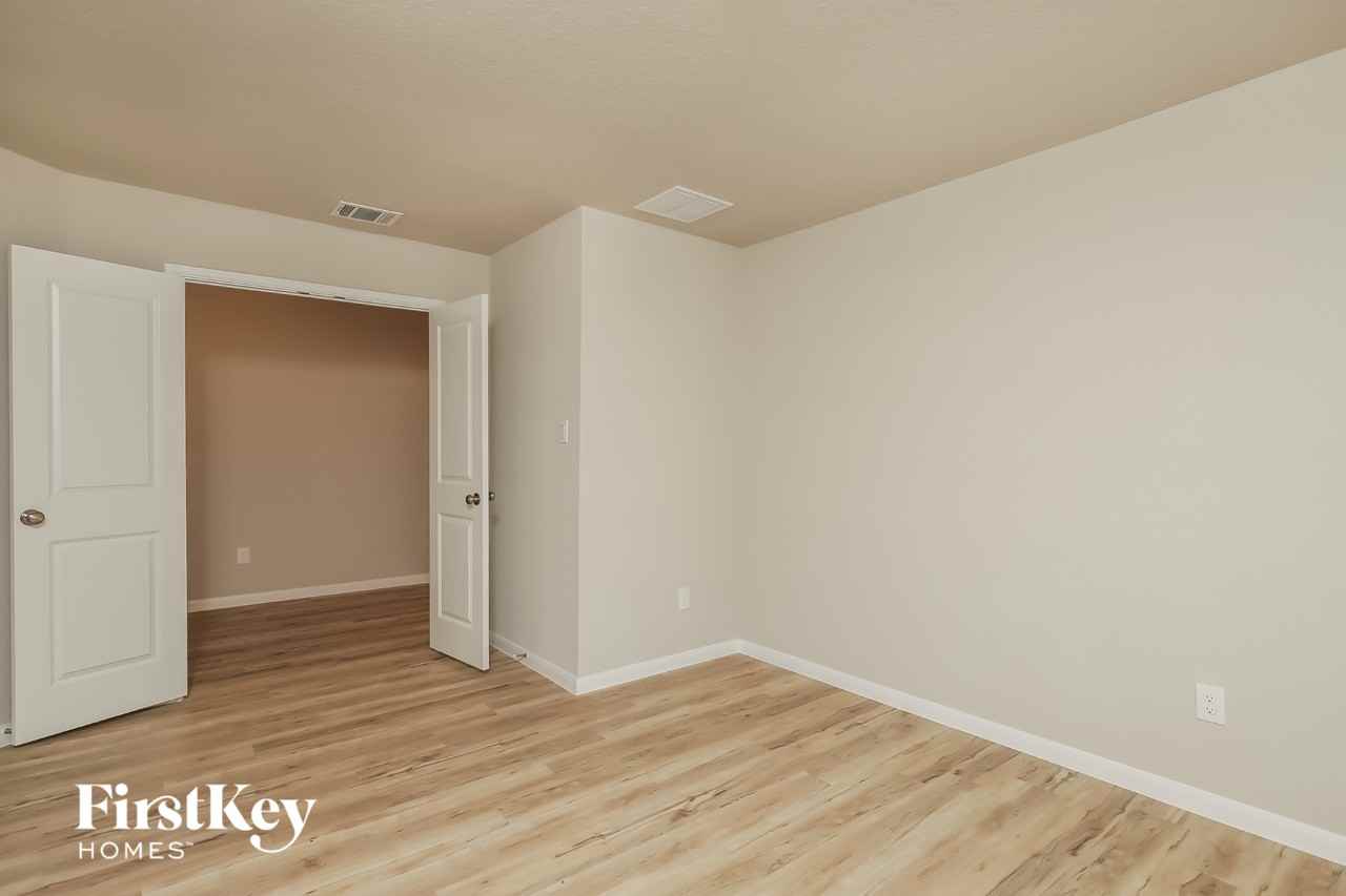 9984 Sarrebourg St - Photo 4 of 14