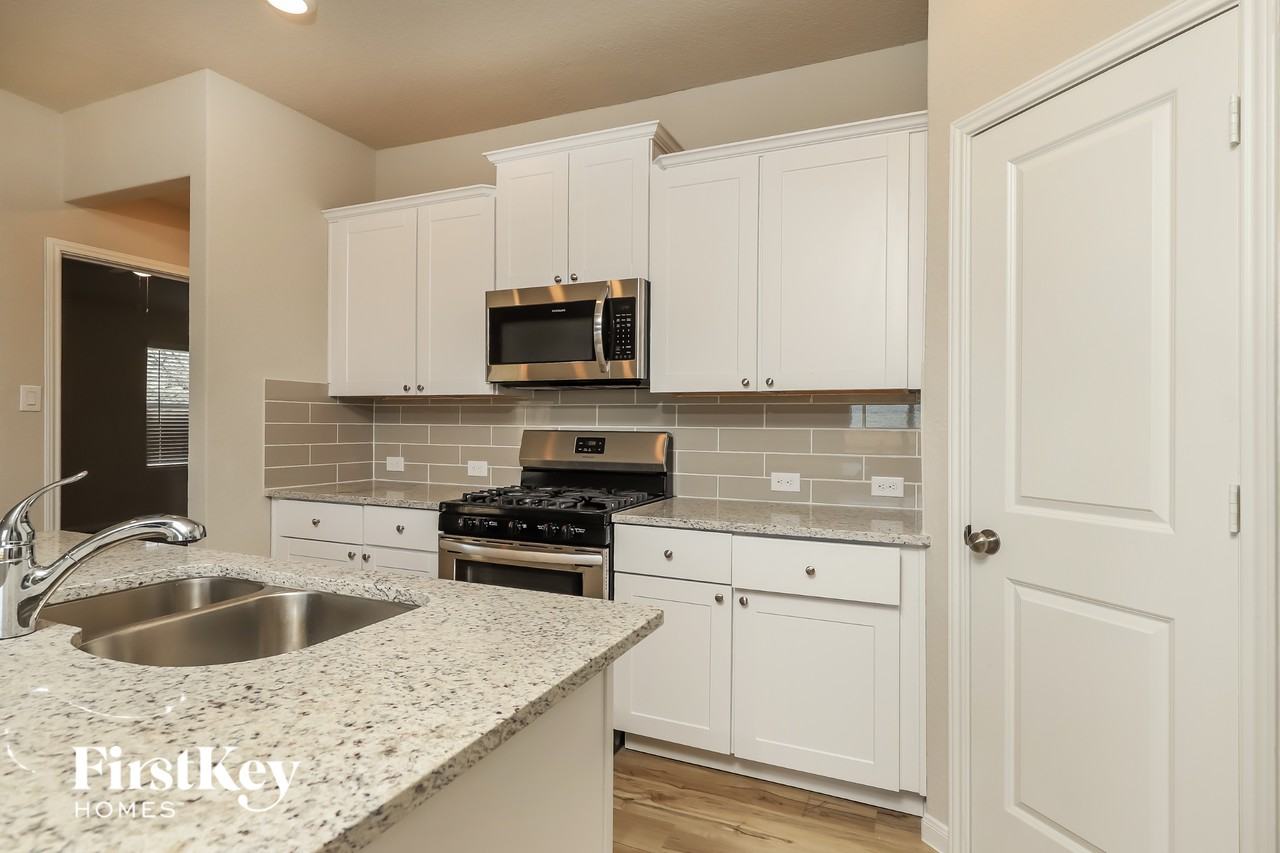 9984 Sarrebourg St - Photo 5 of 14