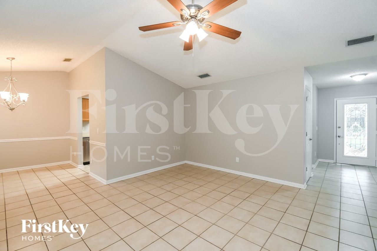 1332 Lamboll Ave - Photo 4 of 19