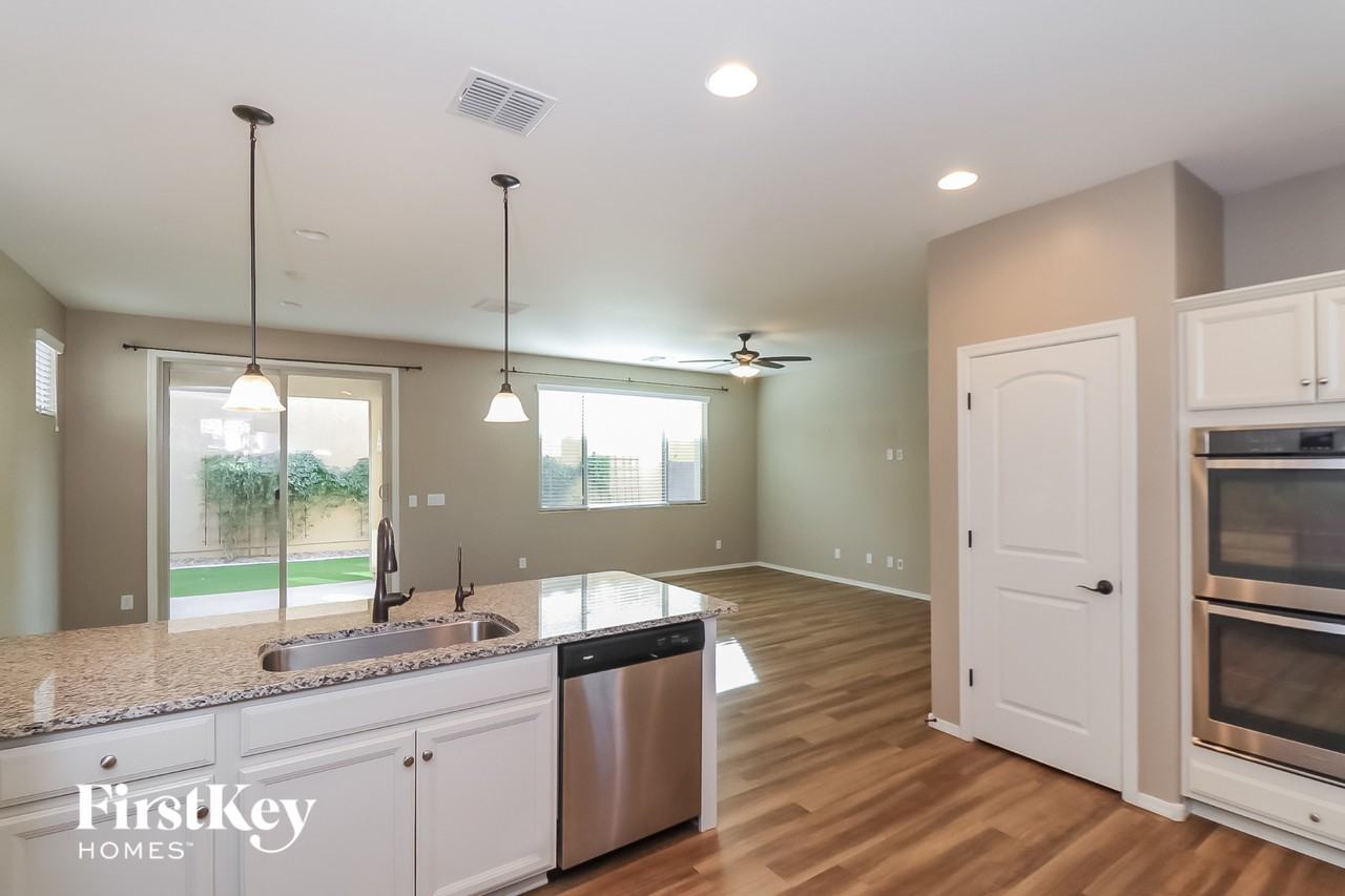 5115 E Greenway St - Photo 5 of 15