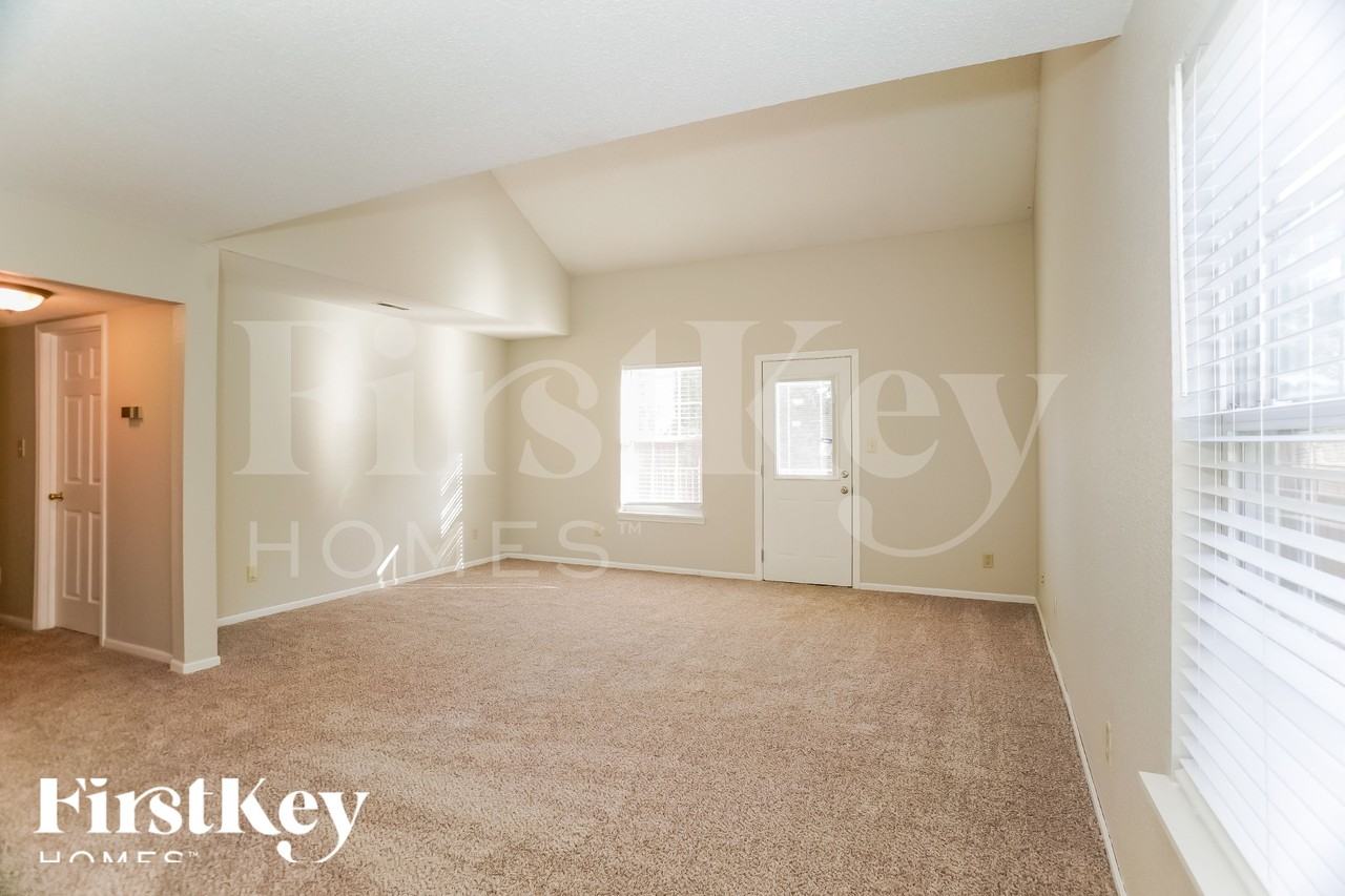1435 Blue Brook Way - Photo 3 of 19