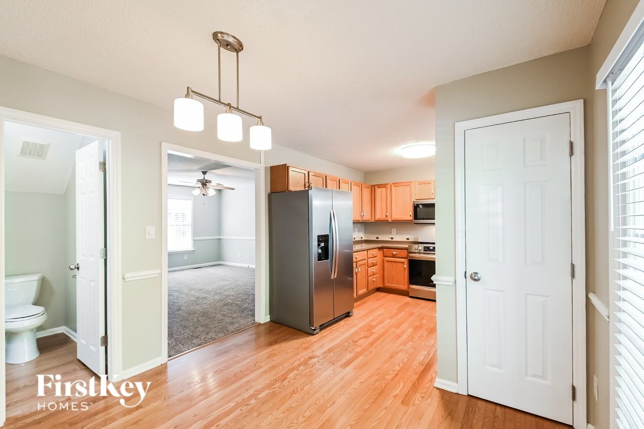 8900 Juaquin Ln - Photo 4 of 15