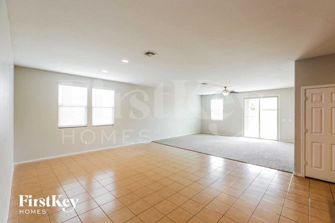 18333 W Onyx Ave - Photo 4 of 16