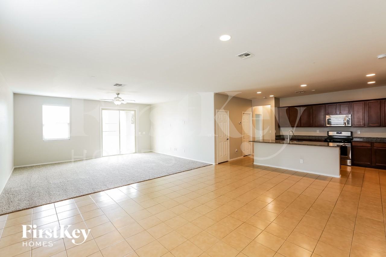 18333 W Onyx Ave - Photo 5 of 16