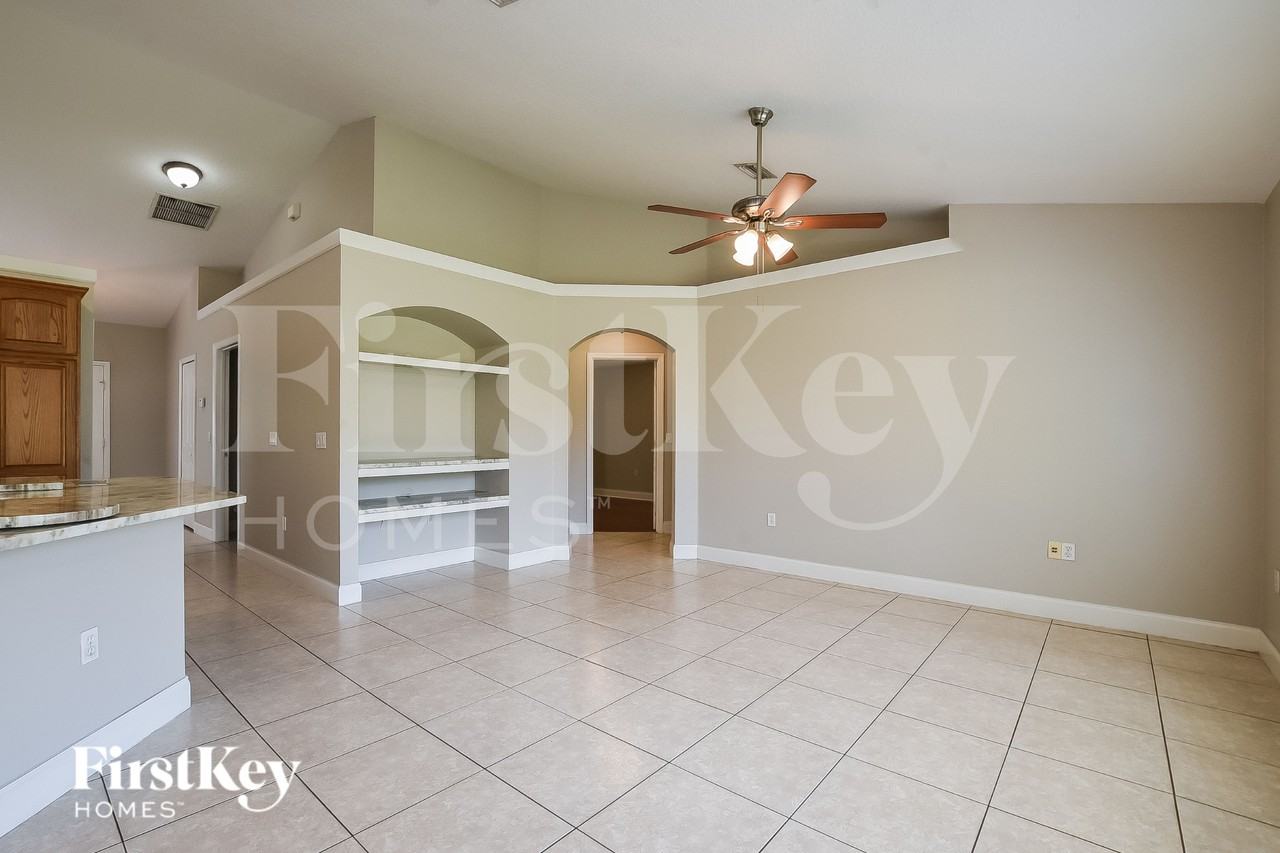 140 Sunrise Blvd - Photo 2 of 19
