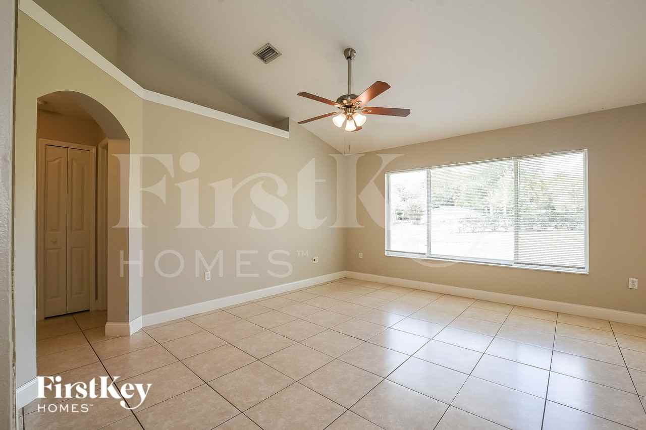 140 Sunrise Blvd - Photo 3 of 19