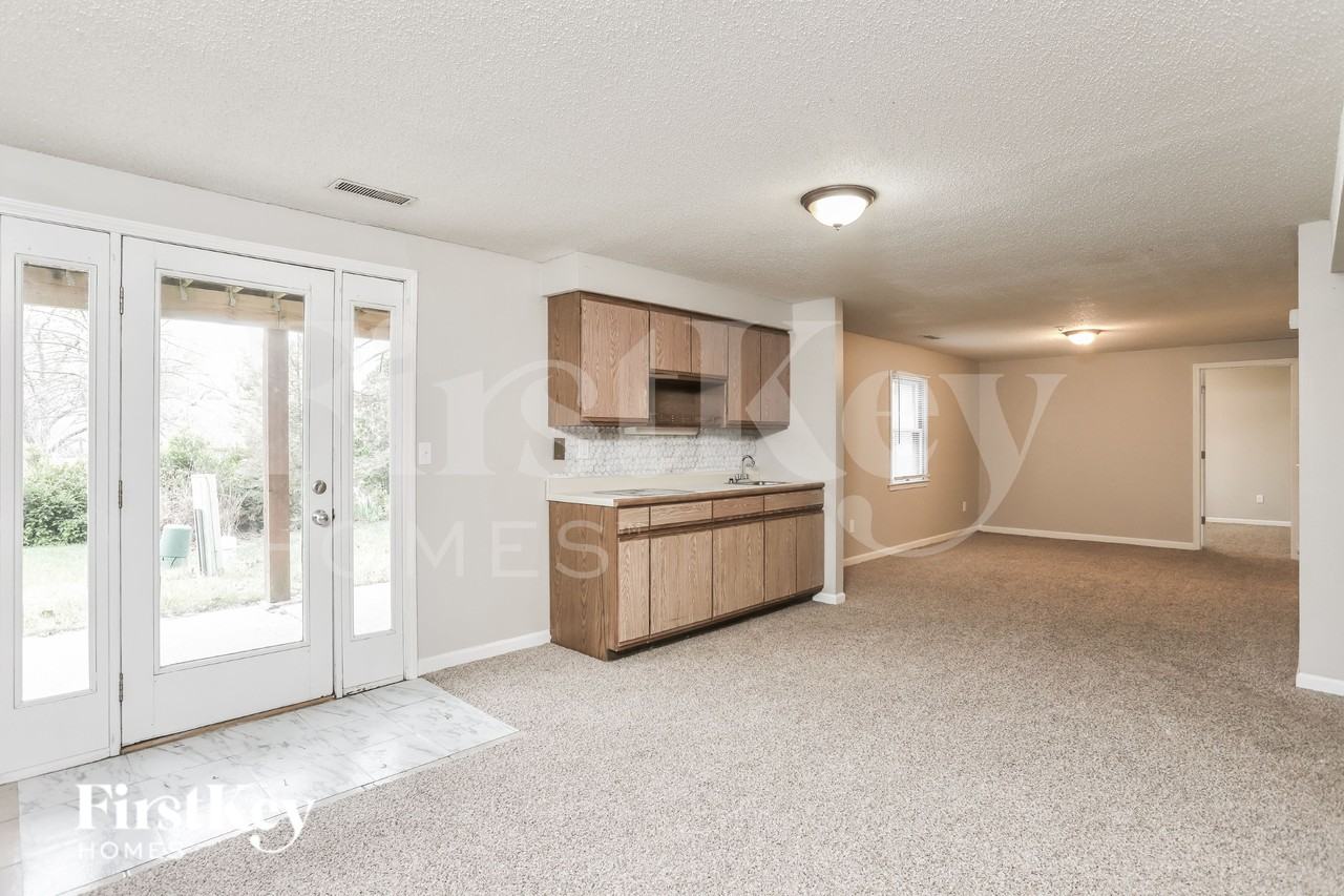 416 Oak Pl - Photo 7 of 15