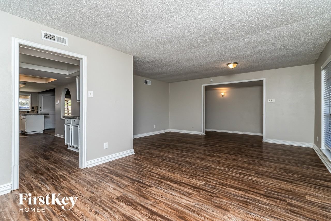 4913 Alta Oaks Ln - Photo 4 of 15