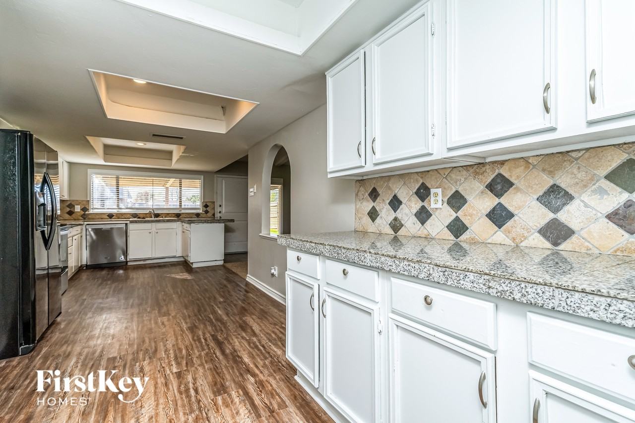 4913 Alta Oaks Ln - Photo 5 of 15