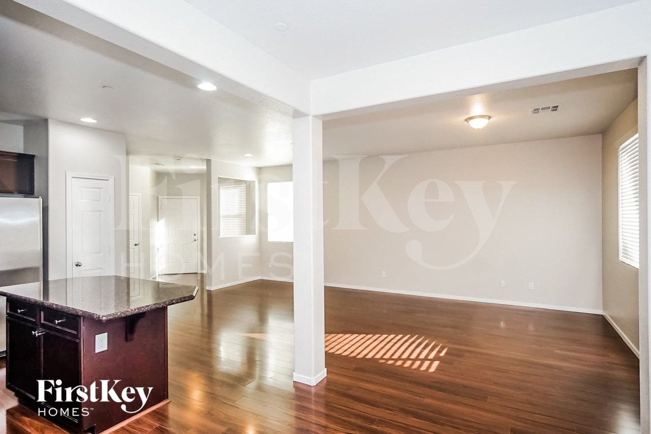 121 Country River Ave - Photo 2 of 15