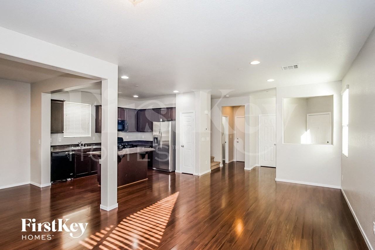 121 Country River Ave - Photo 4 of 15