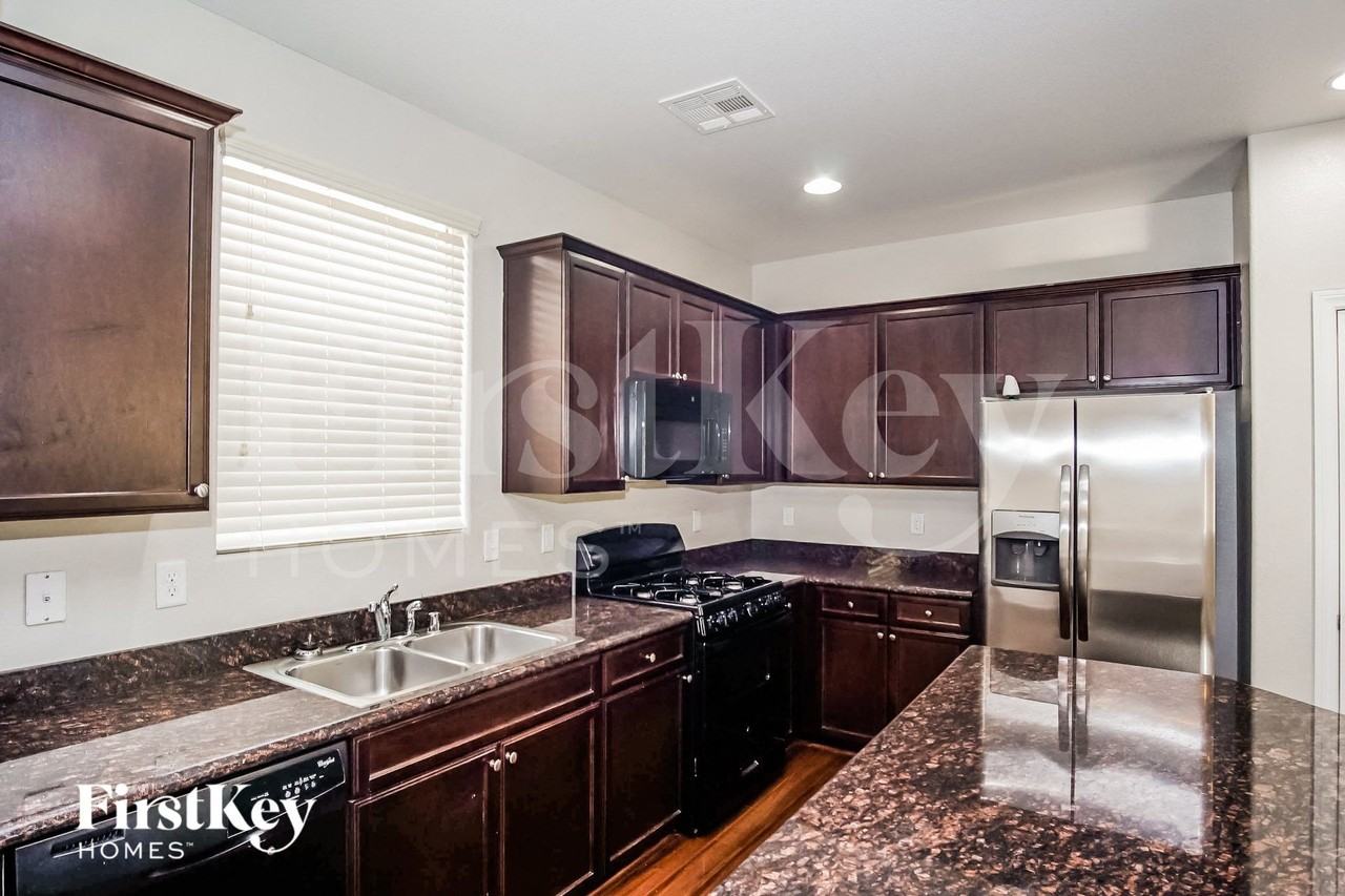 121 Country River Ave - Photo 5 of 15