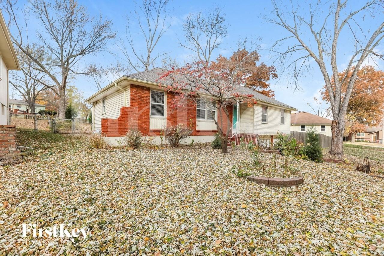 9000 N Grand Ave - Photo 2 of 15