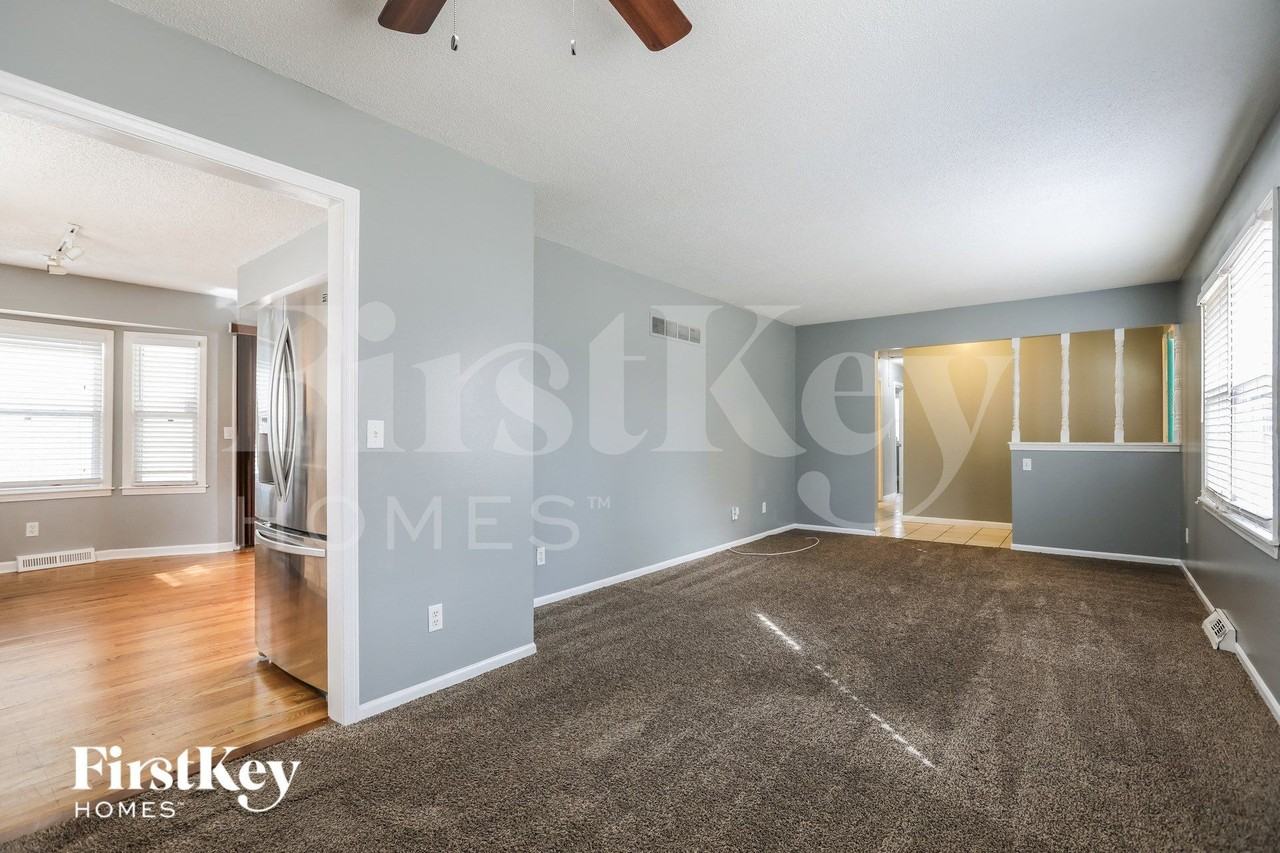 9000 N Grand Ave - Photo 3 of 15