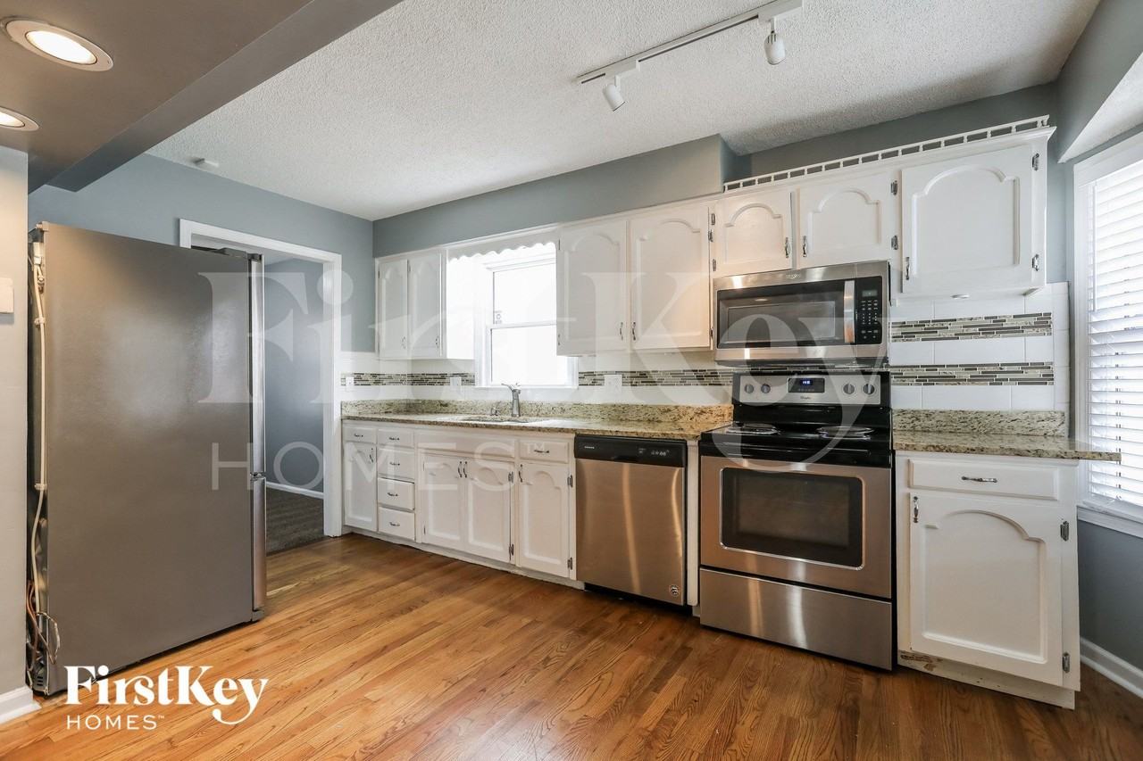 9000 N Grand Ave - Photo 5 of 15