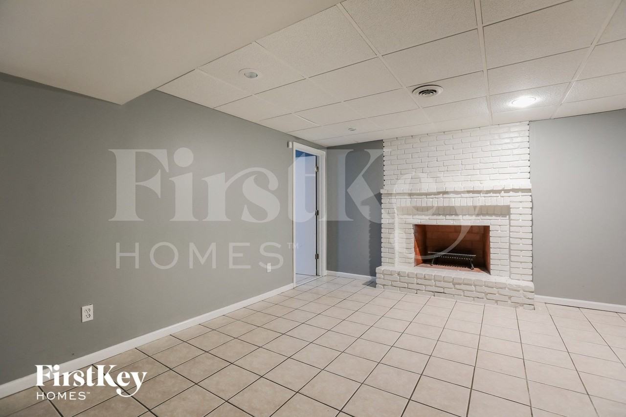 9000 N Grand Ave - Photo 7 of 15