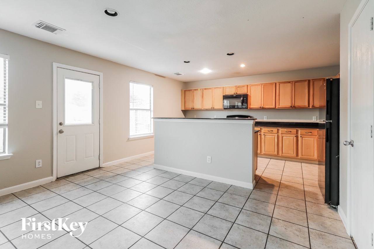 414 Remington Green Ct - Photo 7 of 15