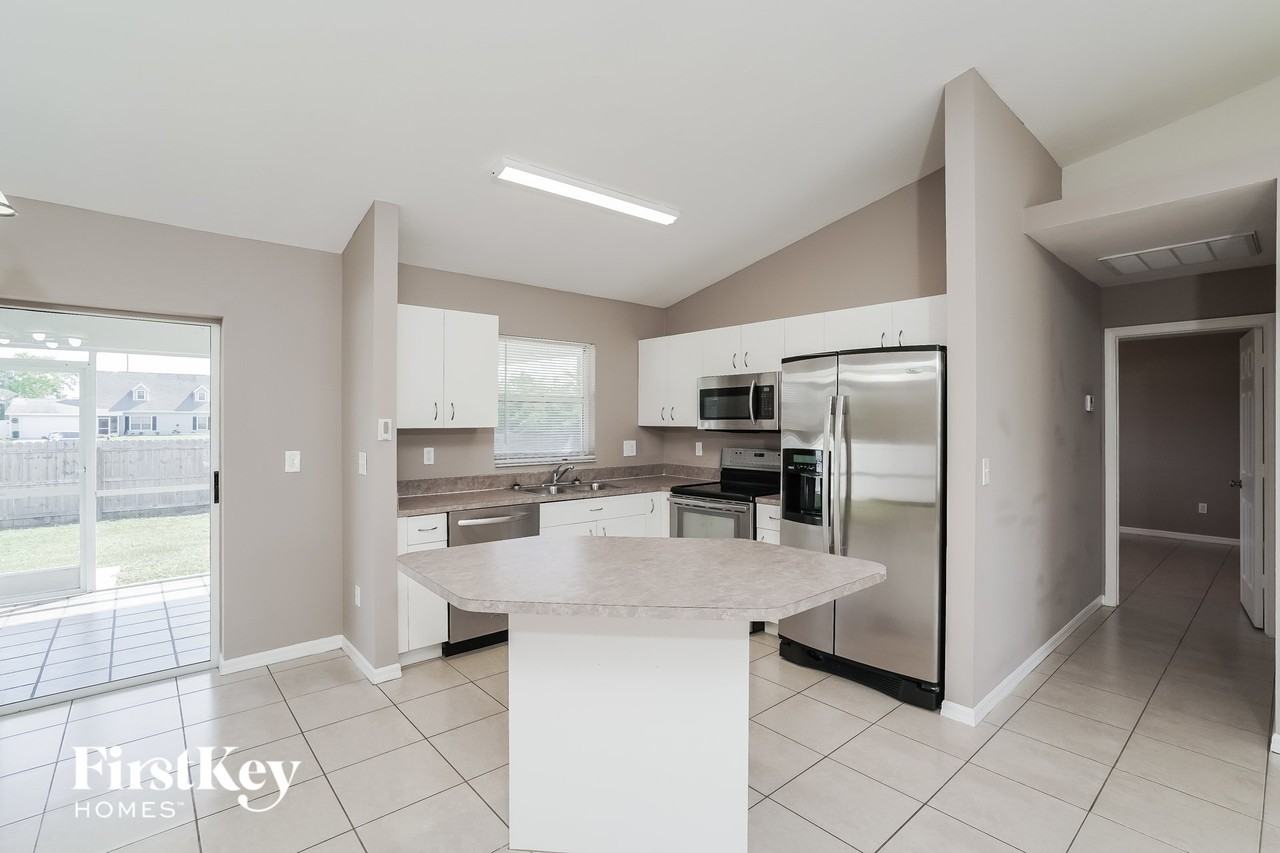 2715 Sw 1st Pl - Photo 5 of 15