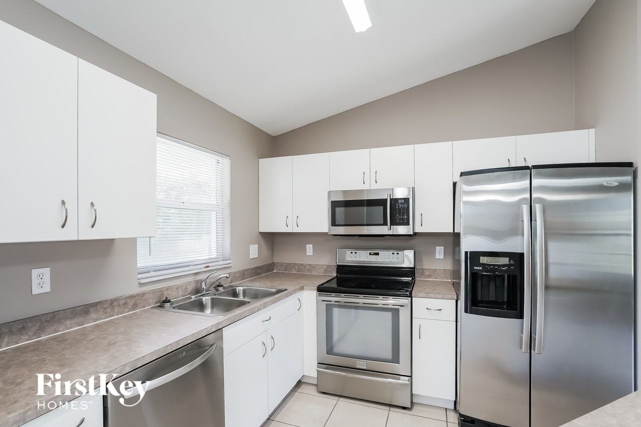 2715 Sw 1st Pl - Photo 6 of 15