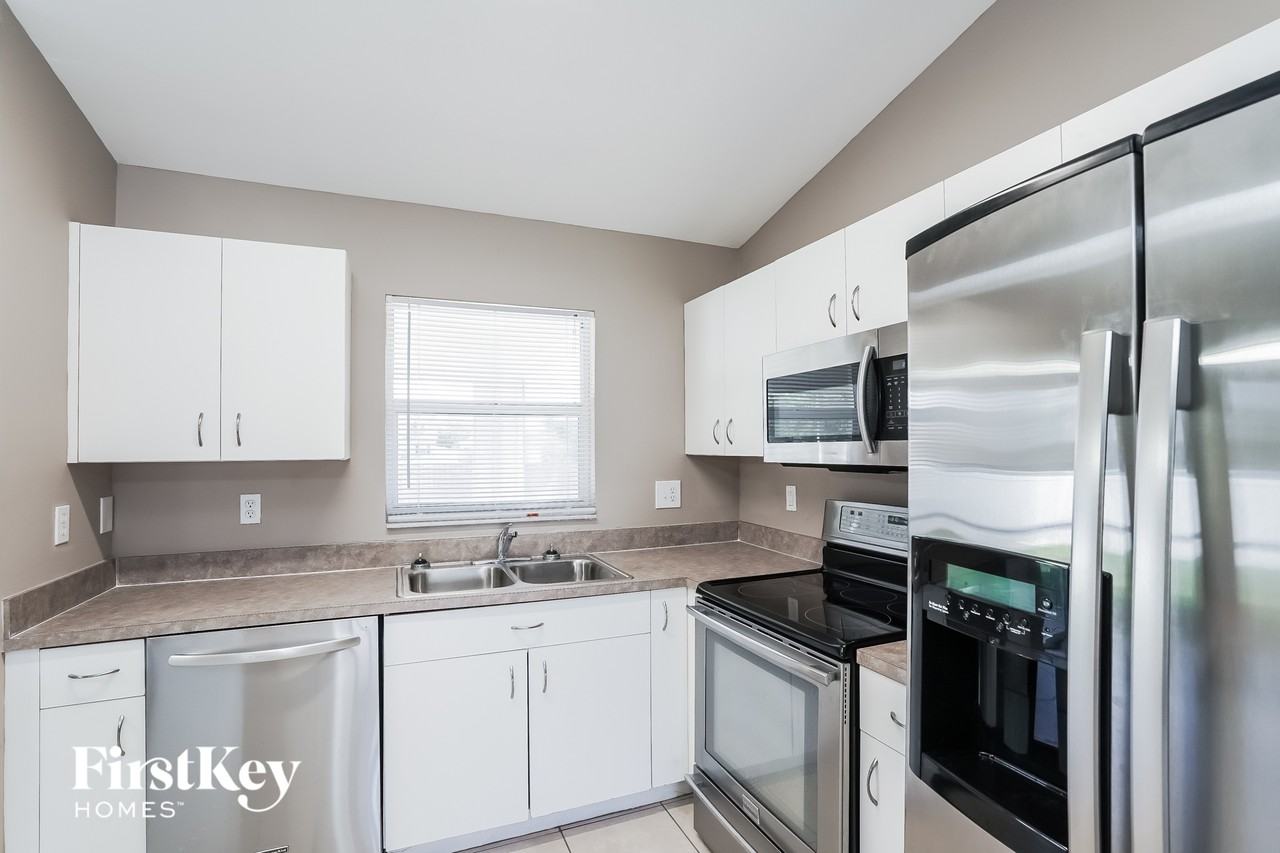 2715 Sw 1st Pl - Photo 7 of 15