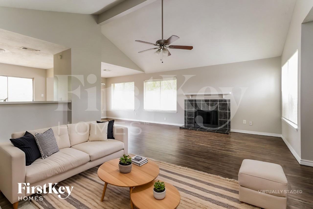 22319 Meadowrock Dr - Photo 4 of 19