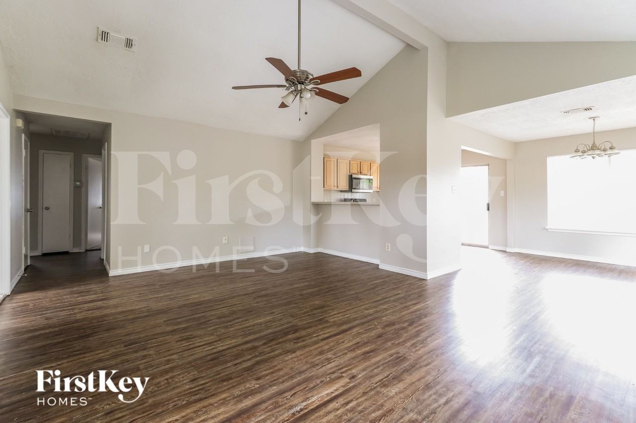 22319 Meadowrock Dr - Photo 5 of 19