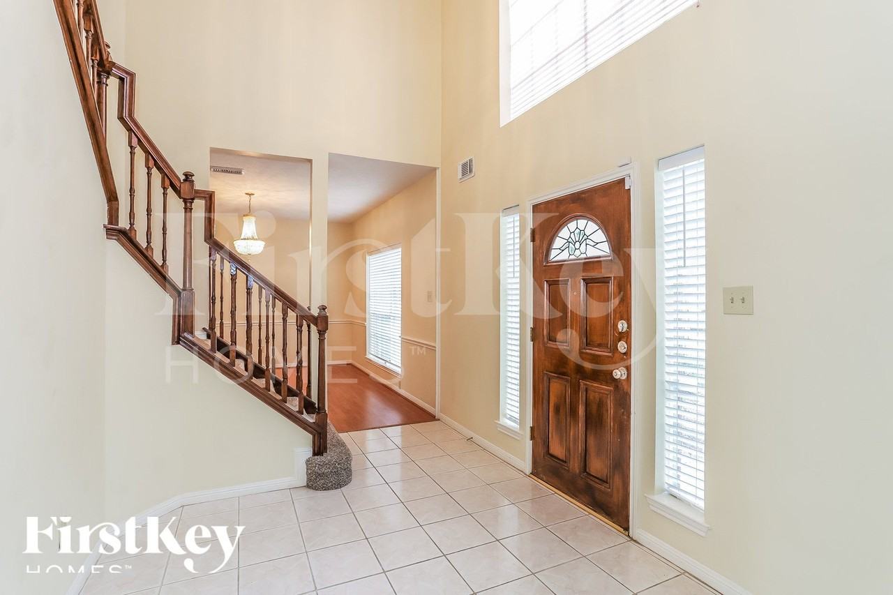 20514 Hampshire Rocks Dr - Photo 2 of 15