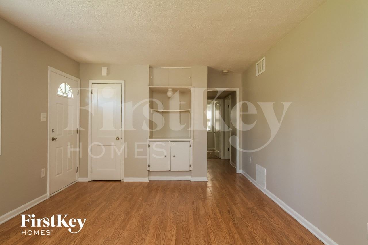 201 W 10th St - Photo 6 of 15