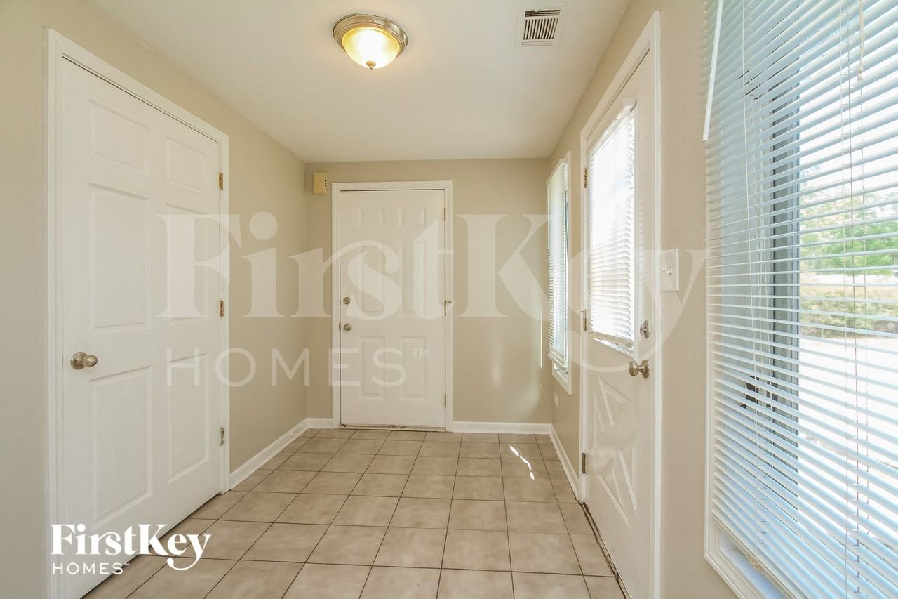 201 W 10th St - Photo 7 of 15