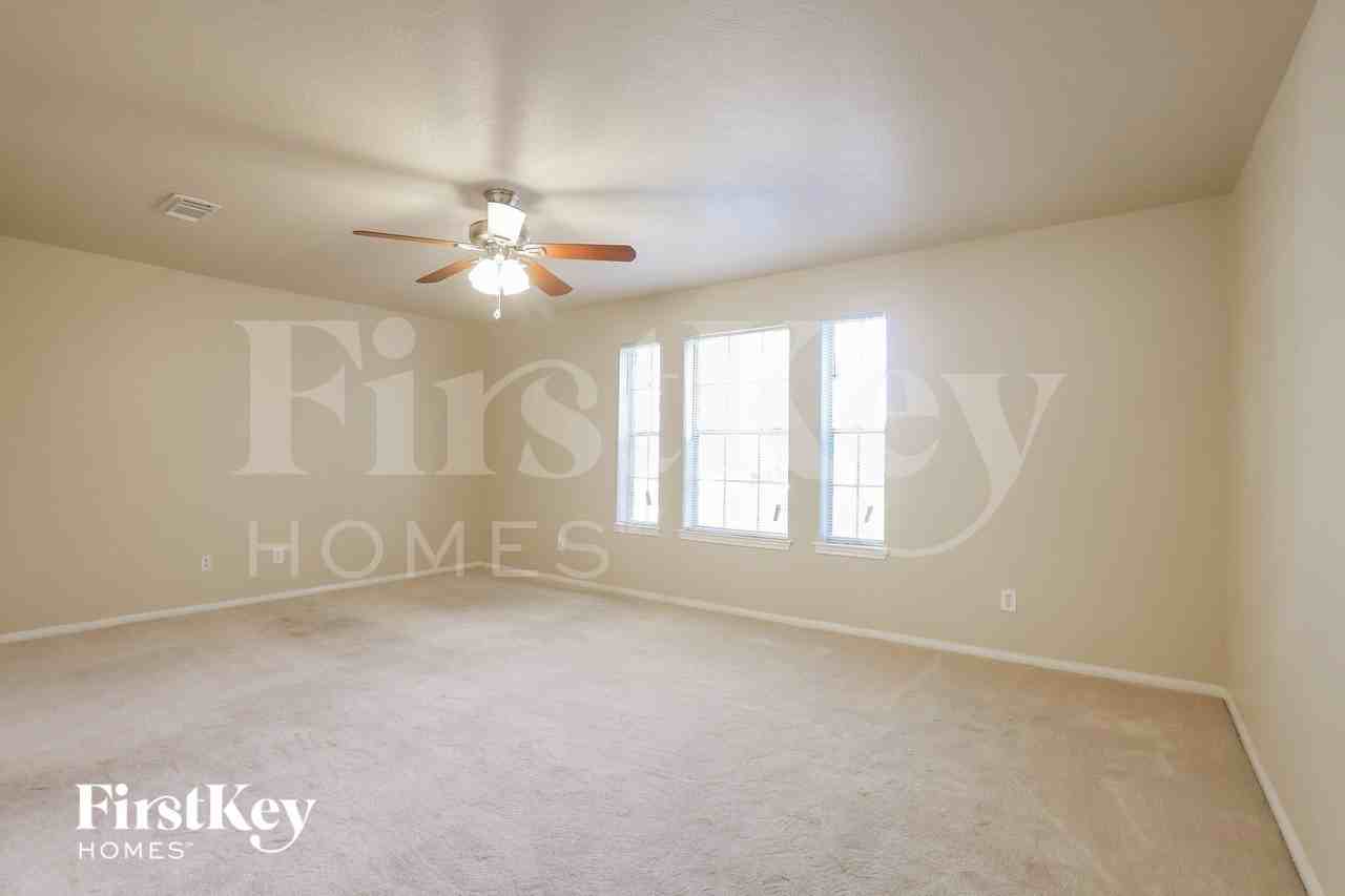 19931 Arrowsmith Dr - Photo 7 of 15