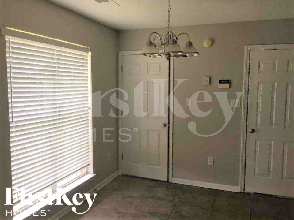 1665 Central Trails Dr - Photo 4 of 12