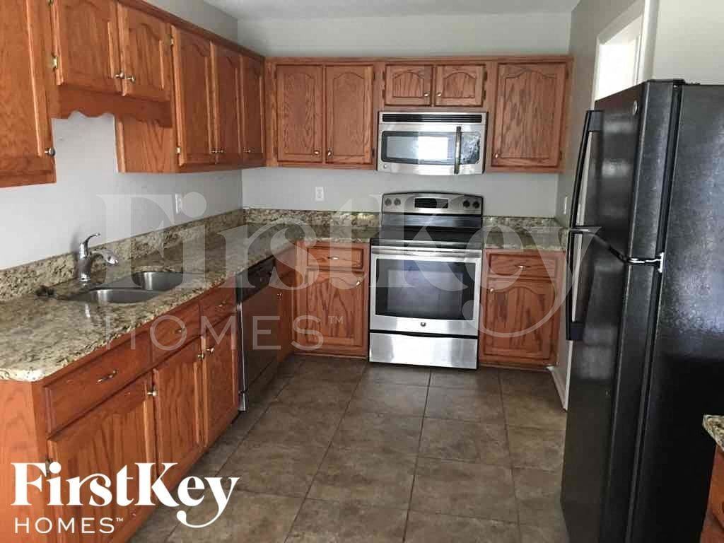 1665 Central Trails Dr - Photo 5 of 12