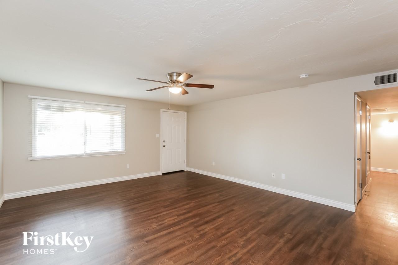 13032 N 37th Way - Photo 4 of 15