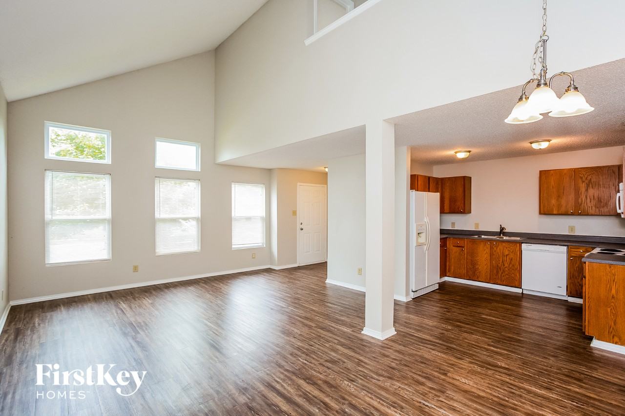 12205 Lindley Dr - Photo 4 of 15