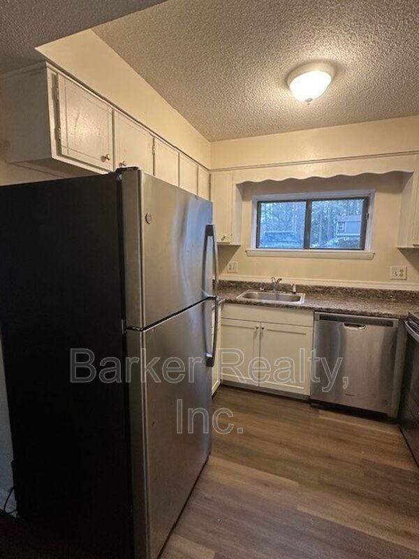 607 Dylan Ct - Photo 3 of 13