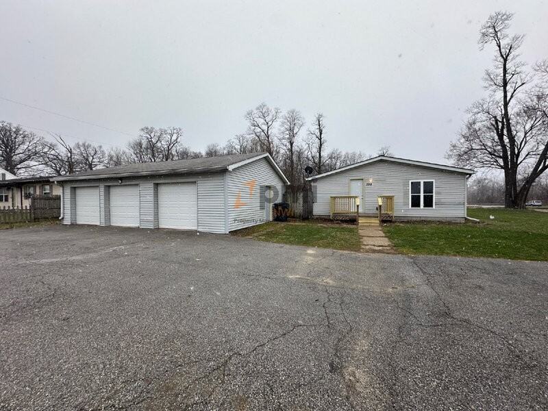 798 Governor Rd - Photo 3 of 33