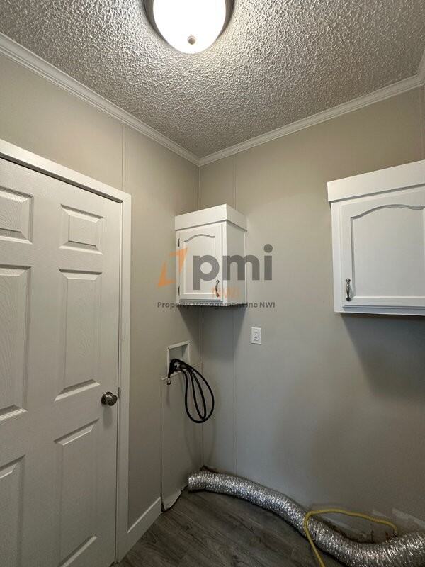 798 Governor Rd - Photo 4 of 33