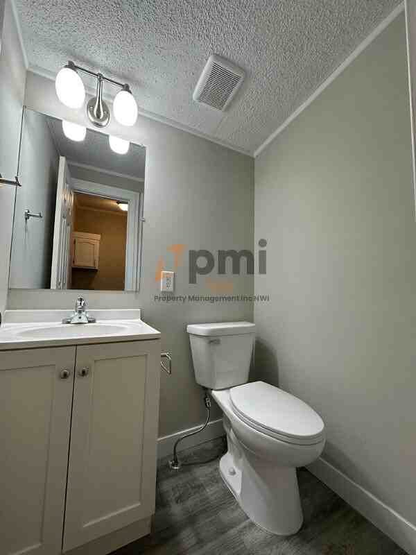 798 Governor Rd - Photo 5 of 33