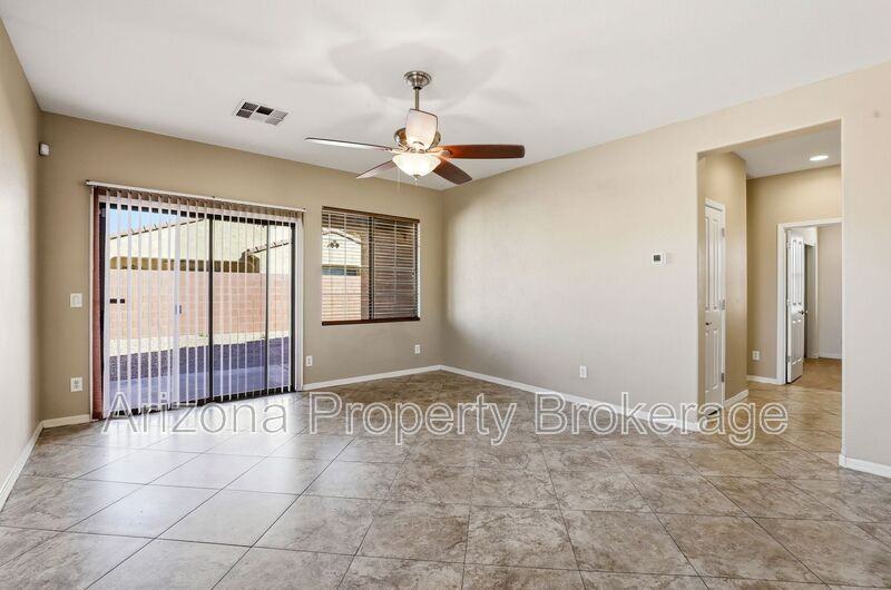 824 E Jacob St - Photo 4 of 25