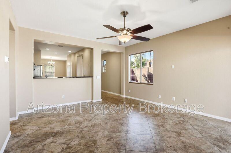 824 E Jacob St - Photo 5 of 25