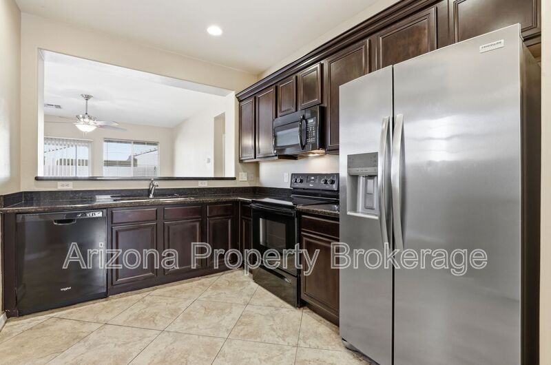 824 E Jacob St - Photo 6 of 25