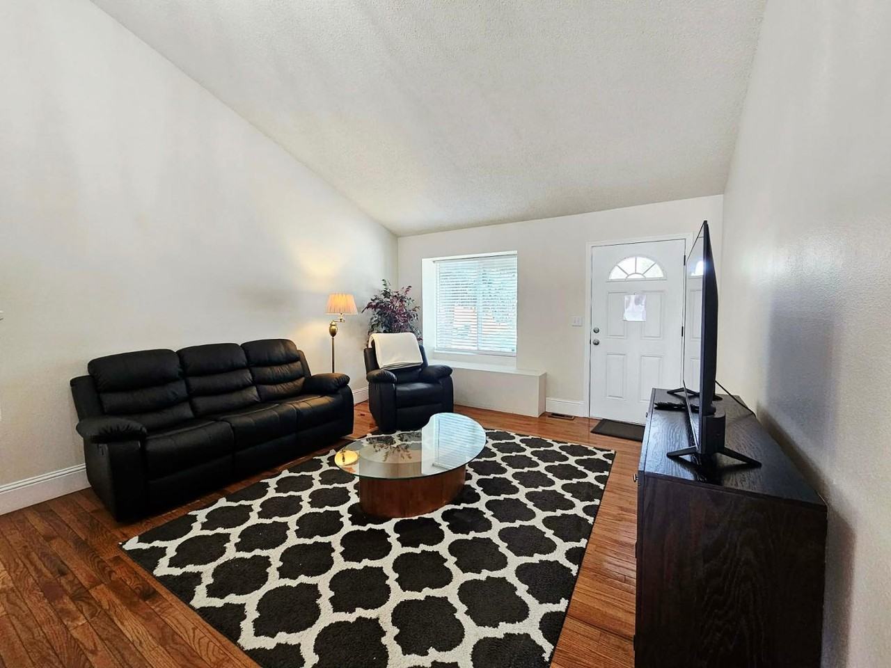 7486 Liberty Bell Dr - Photo 5 of 30